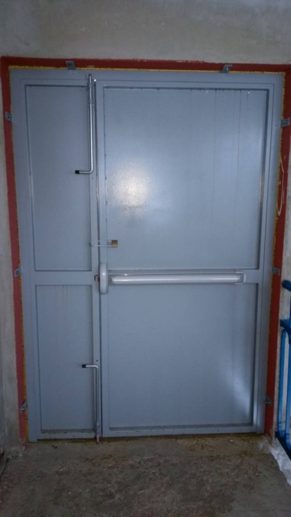 entreprise-peinture-aime-la-plagne-porte-sortie